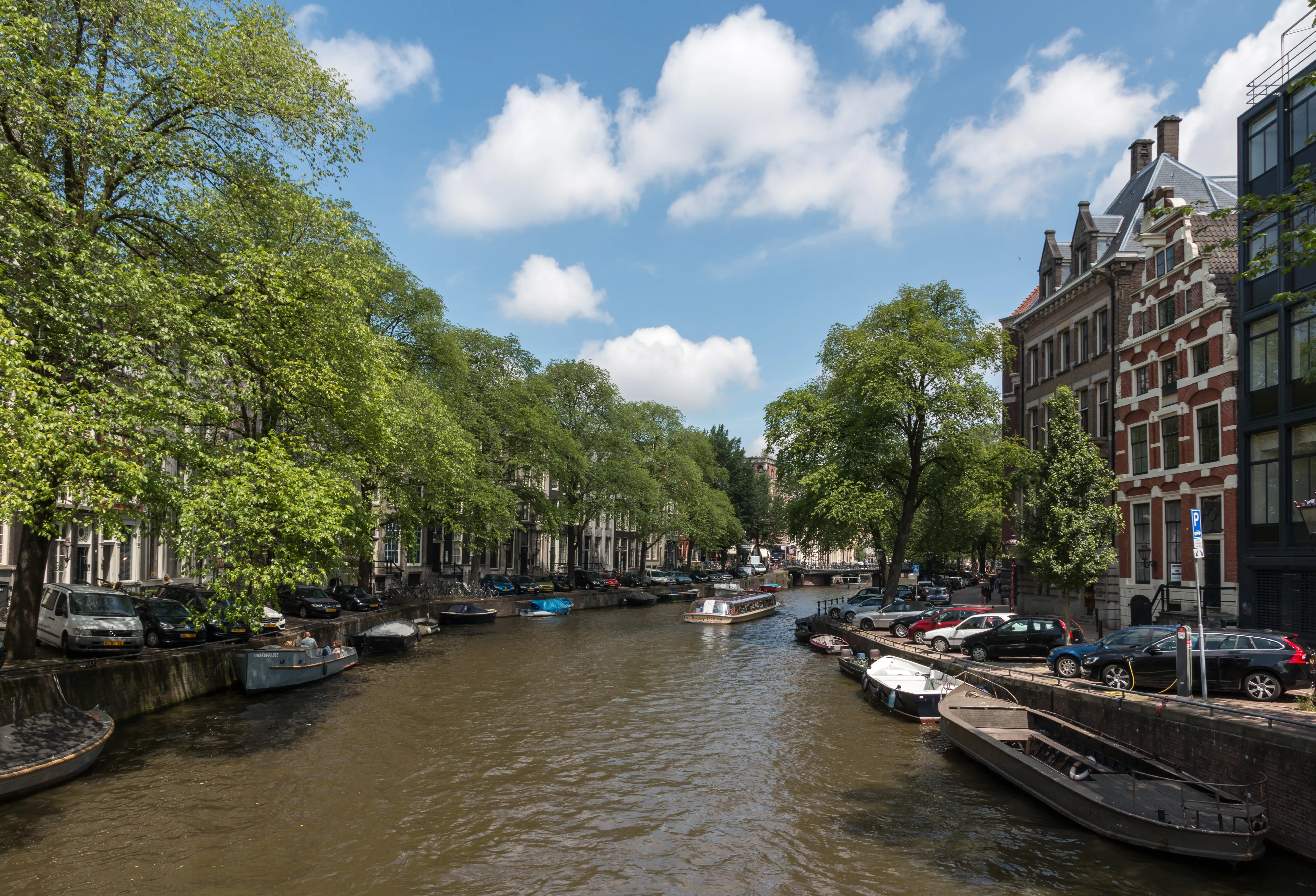 Sunny view along the Herengracht canal in Amsterdam