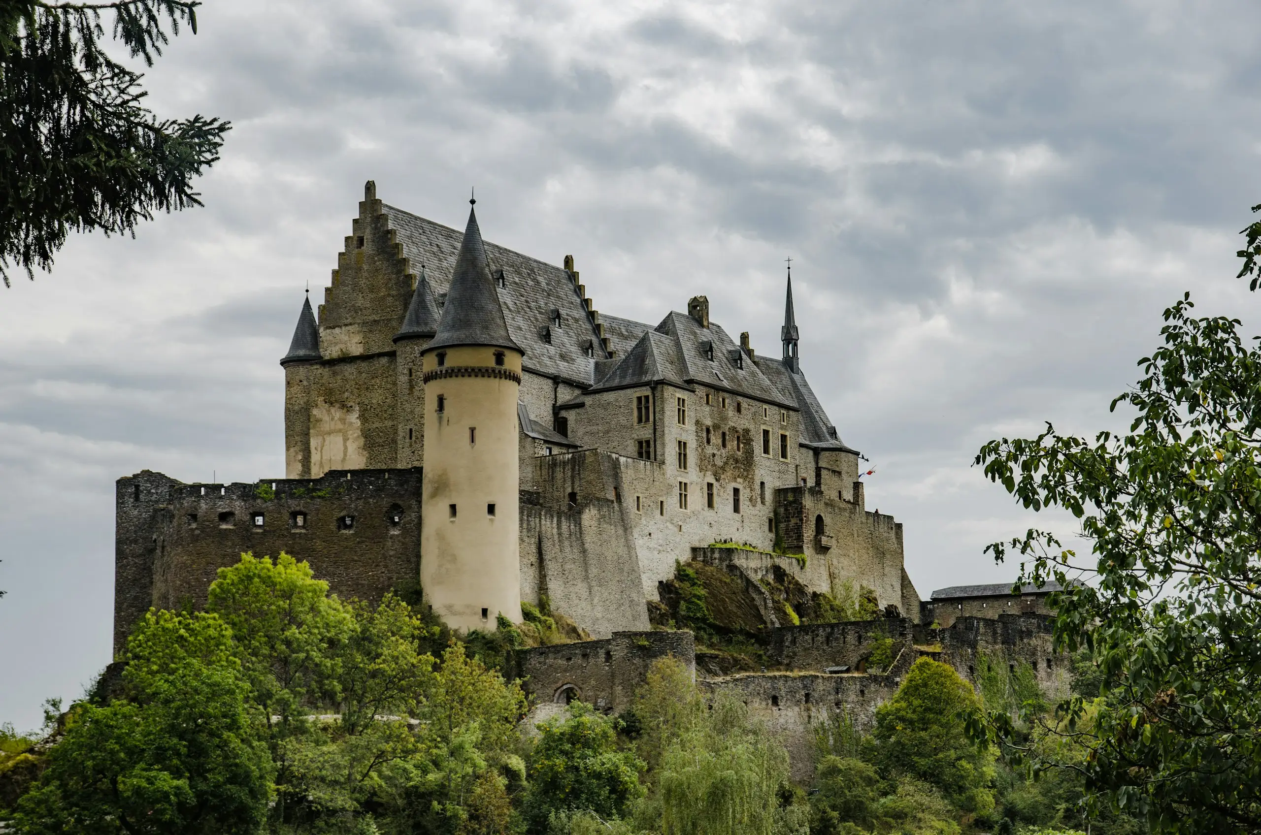 Le château de Vianden sur sa colline
