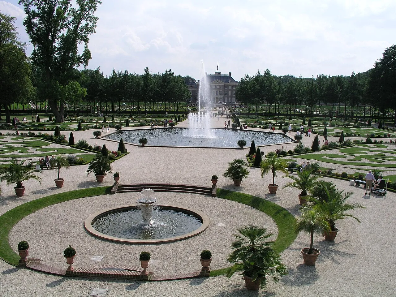 Het Loo Palace and its formal garden